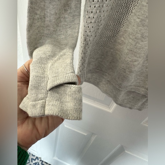 Lululemon Still Movement Sweater- light heathered- Long sleeve- EUC - Picture 7 of 8